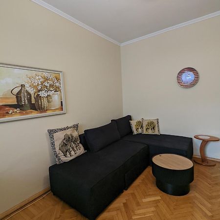 Vintage Apartment In Center Тирана Екстериор снимка