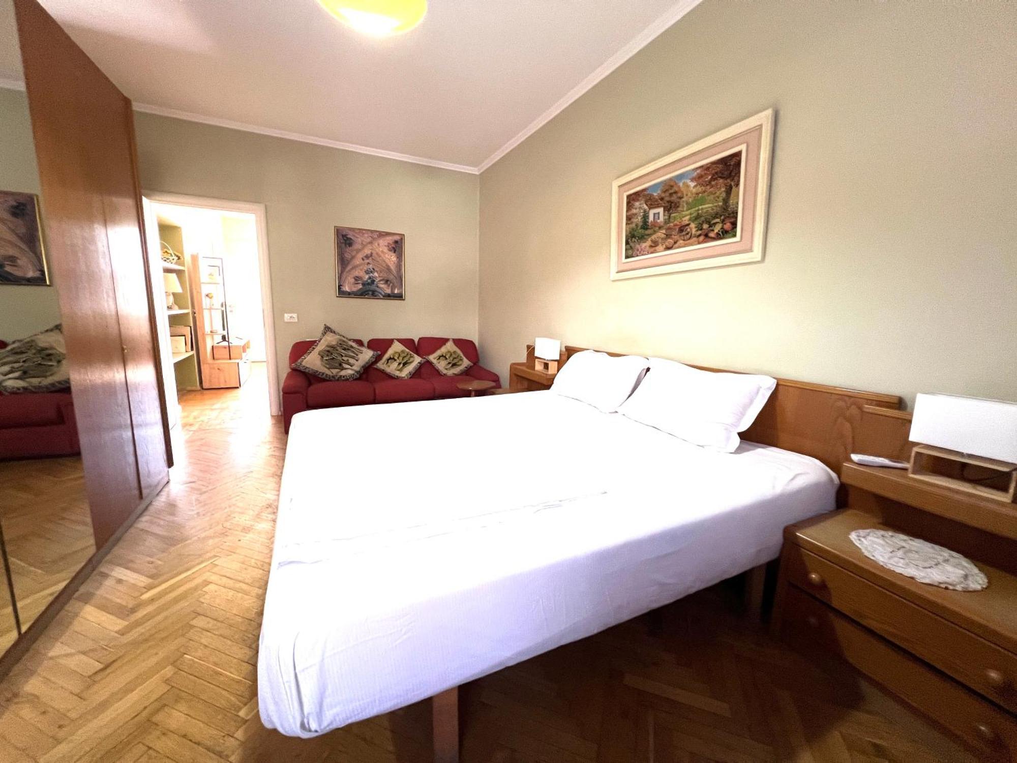 Vintage Apartment In Center Тирана Екстериор снимка