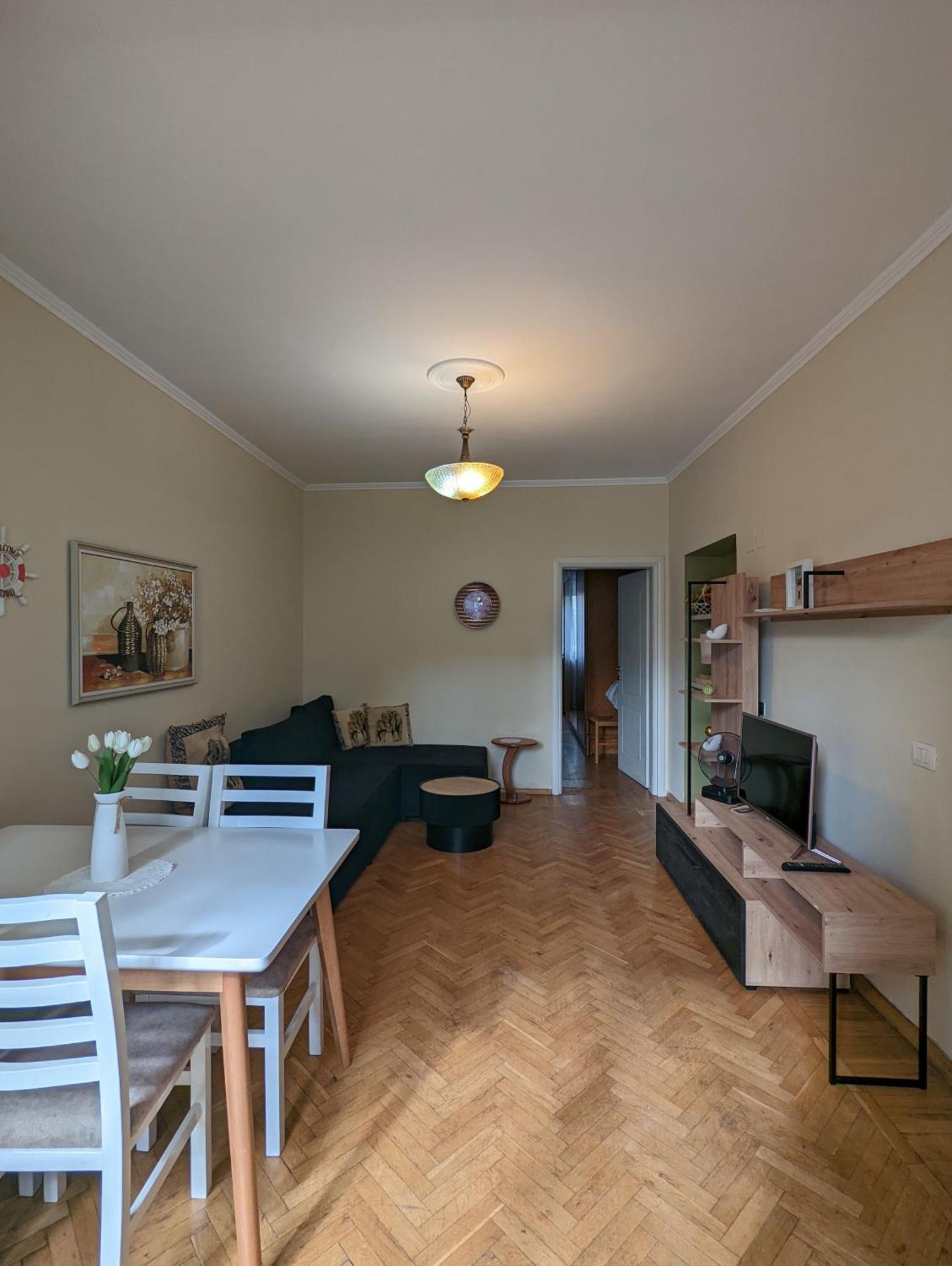 Vintage Apartment In Center Тирана Екстериор снимка